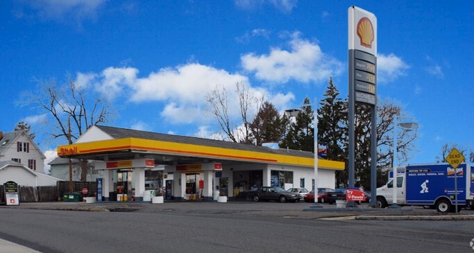 Primary Photo Of 11 Lincoln St, Holyoke Service Station For Sale