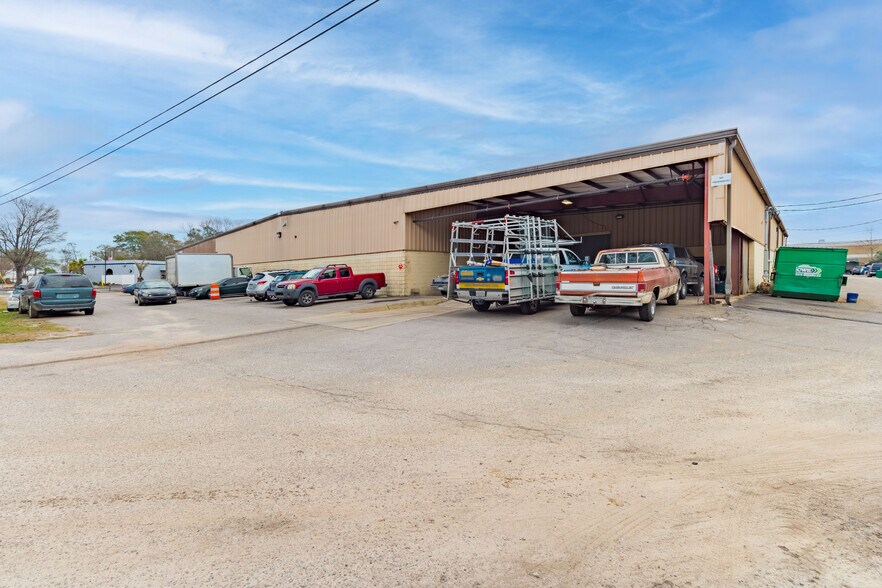 More Photos Of 111 N 12th St, West Columbia General Retail For Sale