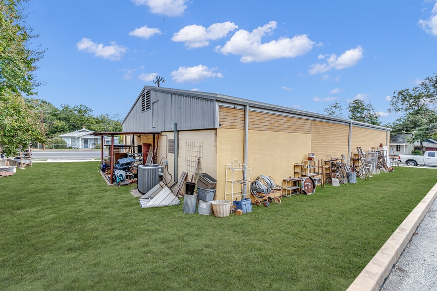 More Photos Of 112 N Orange St, Fredericksburg Storefront Retail Office For Sale