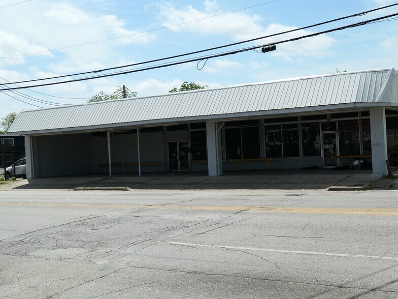 More Photos Of 7126 Lawndale St, Houston Storefront For Sale