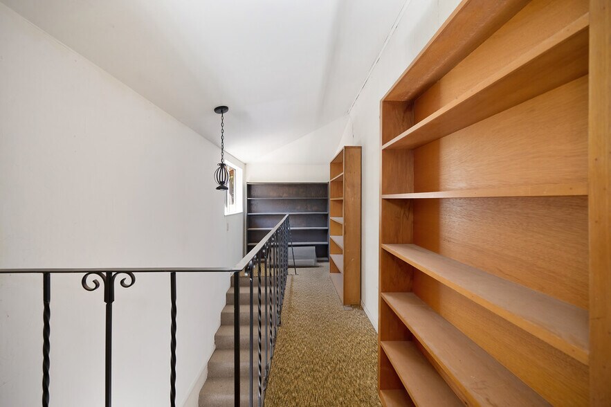 More Photos Of 1407-1409 Lincoln Way, Auburn Office For Sale