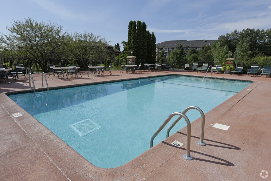 More Photos Of 8617 Edinbrook Xing, Brooklyn Park Apartments For Sale