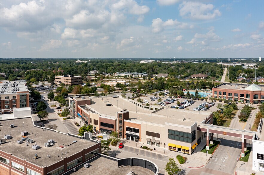 More Photos Of 595 Village Center Dr, Burr Ridge Storefront For Lease