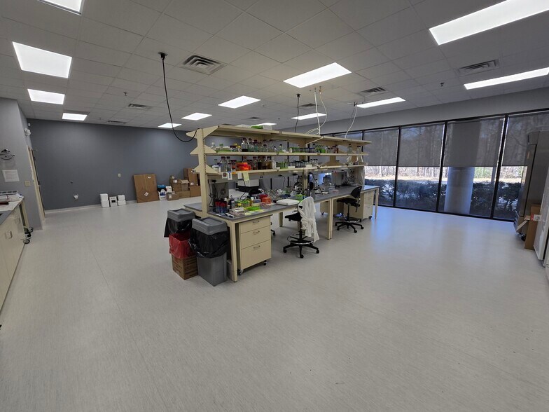 More Photos Of 5700 Highlands Pky SE, Smyrna Light Distribution For Lease