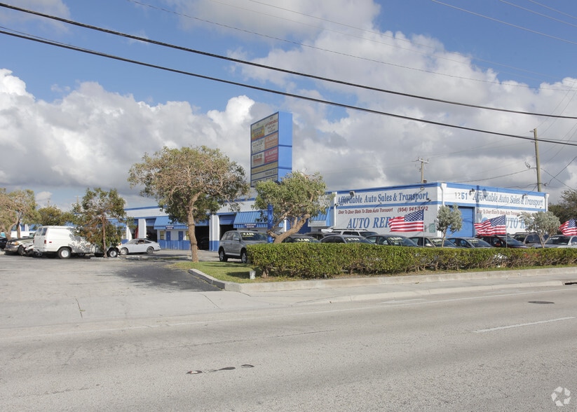 More Photos Of 1241-1251 N Dixie Hwy, Pompano Beach Warehouse For Lease