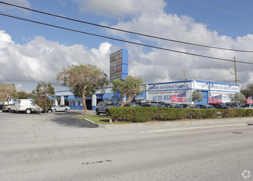 More Photos Of 1241-1251 N Dixie Hwy, Pompano Beach Warehouse For Lease