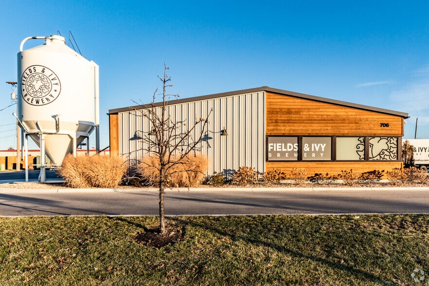 More Photos Of 706 E 23rd St, Lawrence Restaurant For Sale