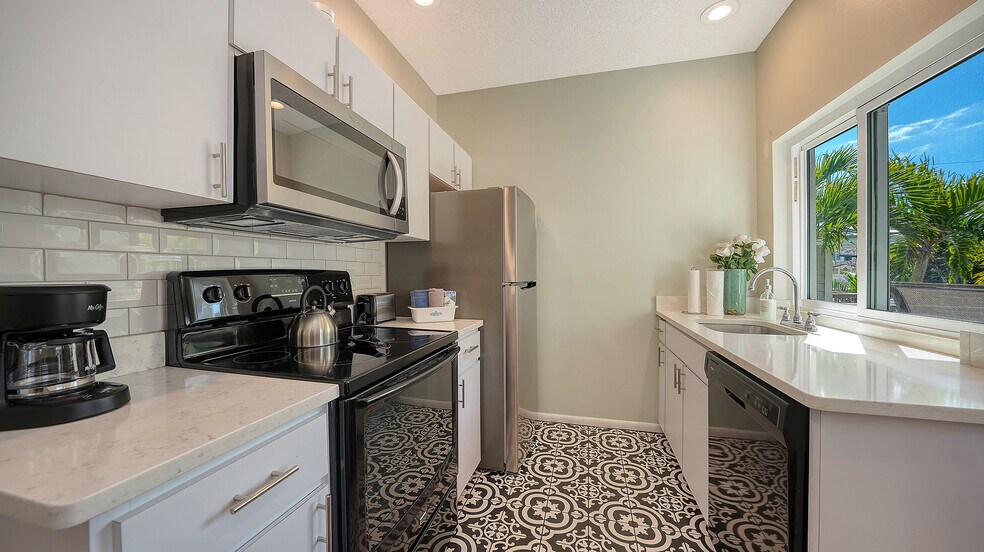 More Photos Of 5610 AVENIDA DEL MARE, Sarasota Specialty For Sale