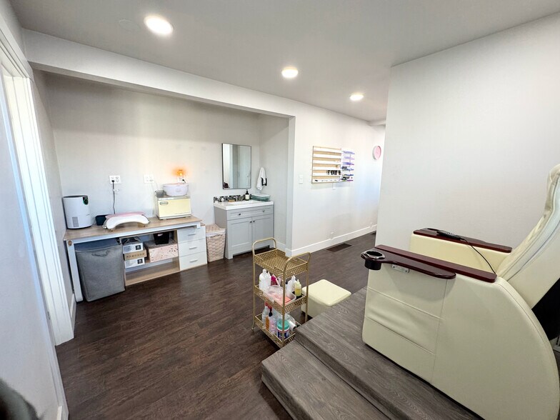 More Photos Of 105 Mount Rose St, Reno General Retail For Sale