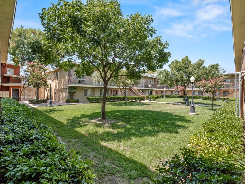 More Photos Of 532-620 N Fulton St, Fresno Apartments For Sale