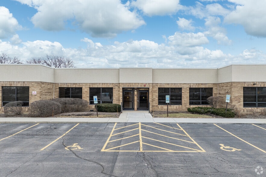 More Photos Of 3105 N Wilke Rd, Arlington Heights Medical For Sale