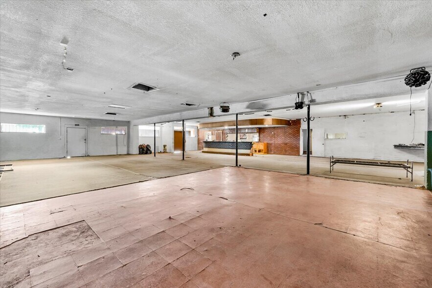 More Photos Of 624 Park Blvd, Orange Cove General Retail For Sale