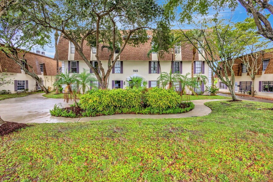 Primary Photo Of 745 US Highway 1, North Palm Beach Unknown For Lease