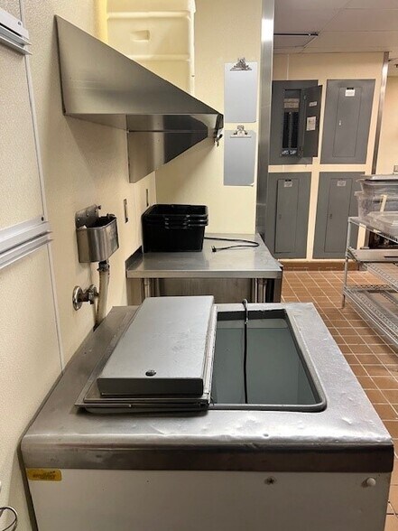 More Photos Of 8301 Eagle Lake Dr, Evansville Restaurant For Lease