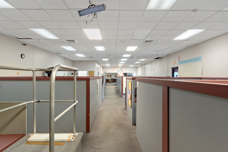 More Photos Of 1624 N Meadowcrest Blvd, Crystal River Manufacturing For Lease