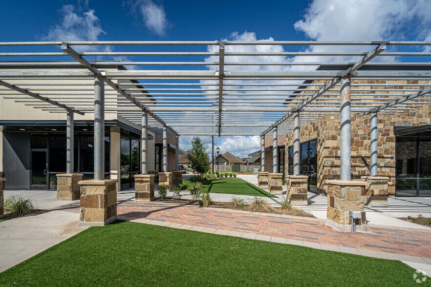 More Photos Of 18722 University Blvd, Sugar Land Unknown For Lease