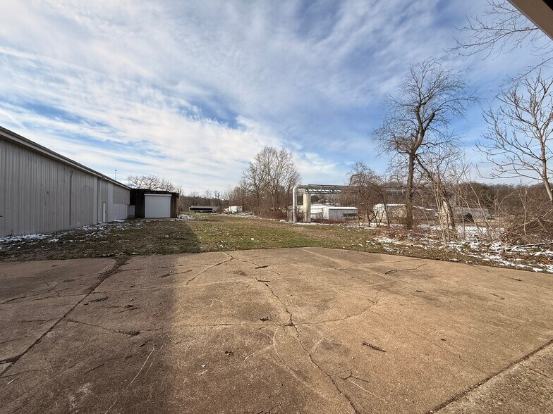 More Photos Of 135 Kensington Ave, Zanesville Warehouse For Lease