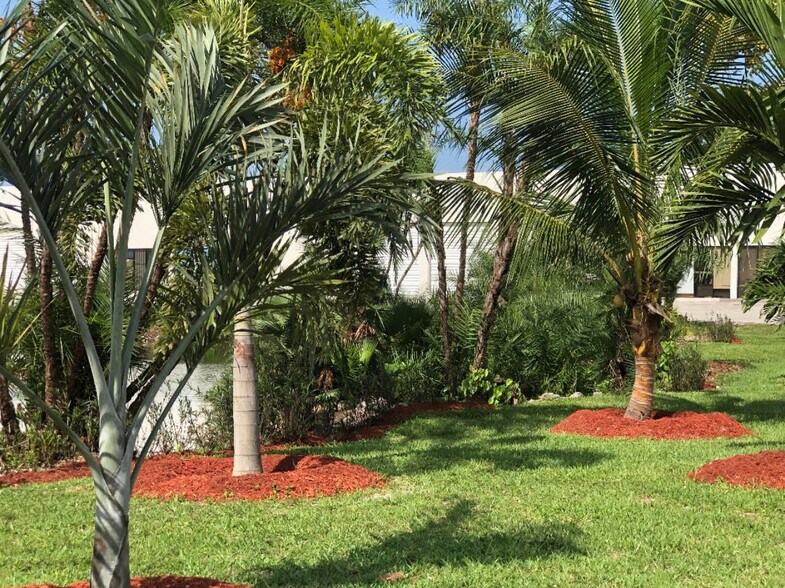 More Photos Of 2704-2870 S Park Rd, Hallandale Beach Warehouse For Lease