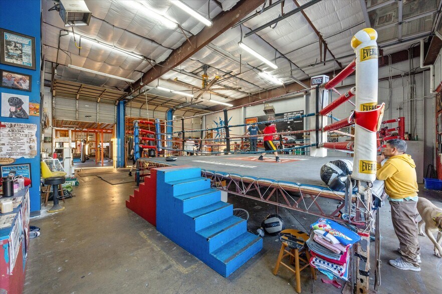 More Photos Of 5528 N Lamar Blvd, Austin Auto Repair For Lease