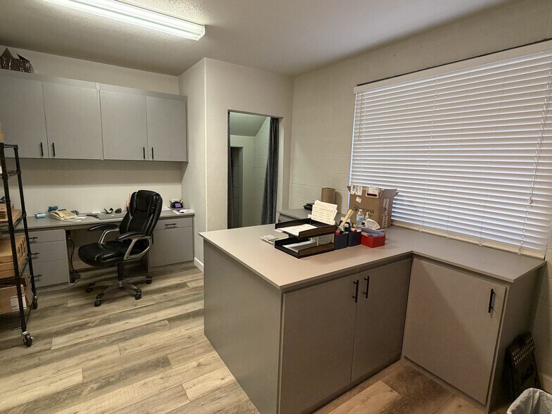 More Photos Of 2010 W Parkside Ln, Phoenix Light Distribution For Sale