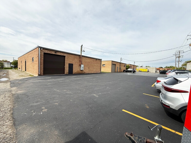 More Photos Of 1250 Jarvis Ave, Elk Grove Village Flex For Lease