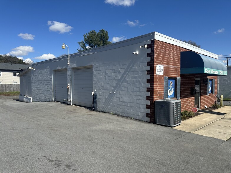More Photos Of 309 Pineview Dr, Kernersville Office For Lease