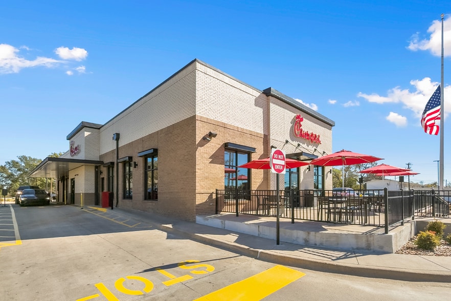 More Photos Of 502 S Jackson St, Jacksonville Fast Food For Sale