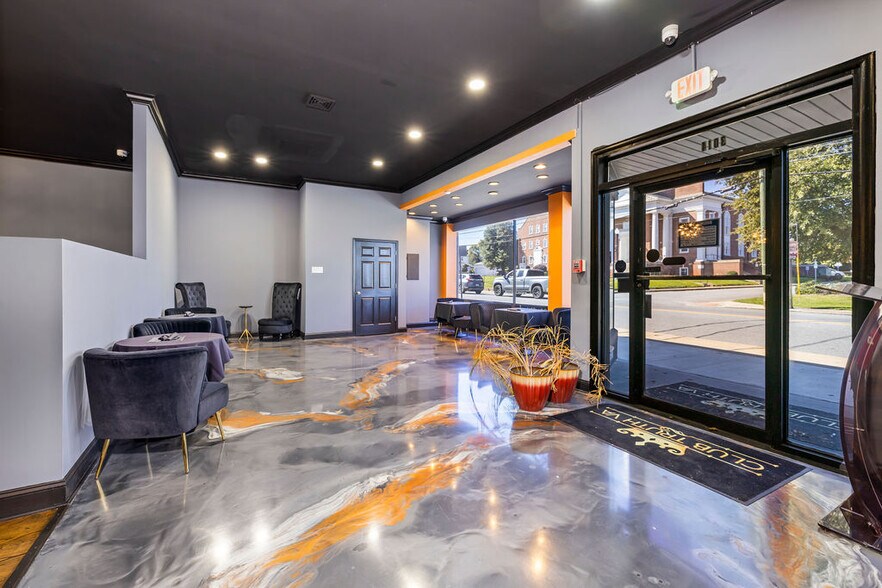 More Photos Of 3014 Memorial Ave, Lynchburg Restaurant For Sale