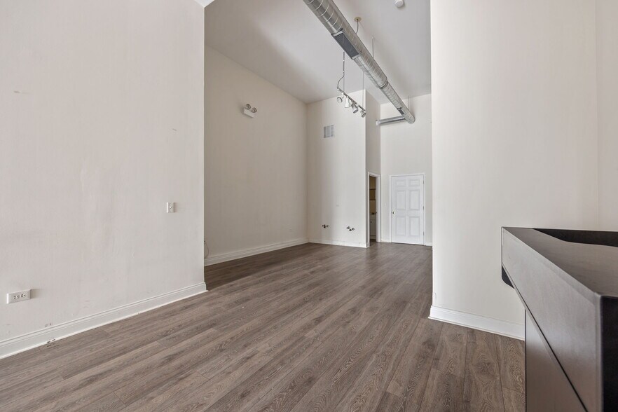 More Photos Of 2816 W Chicago Ave, Chicago Apartments For Lease