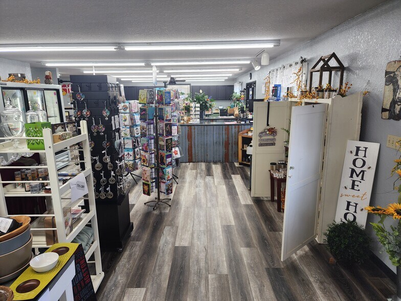 More Photos Of 1500 E Main St, Robinson Storefront For Sale