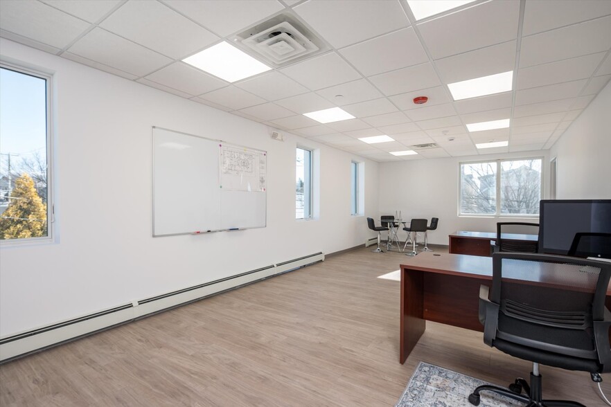 More Photos Of 25 Willowdale Ave, Port Washington Office For Sale