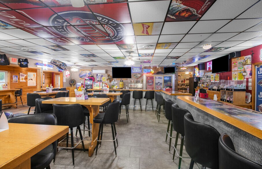 More Photos Of 14351 NE 78th St, Foley Restaurant For Sale