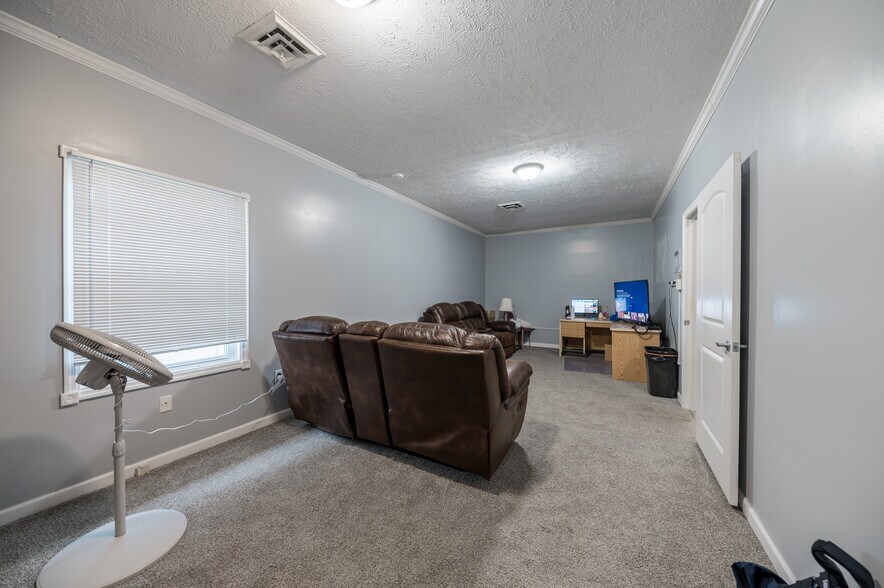 More Photos Of 304 Scott Ave, Morgantown Office For Lease