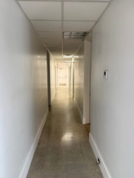 More Photos Of 2434 Hollywood Blvd, Hollywood Office For Sale