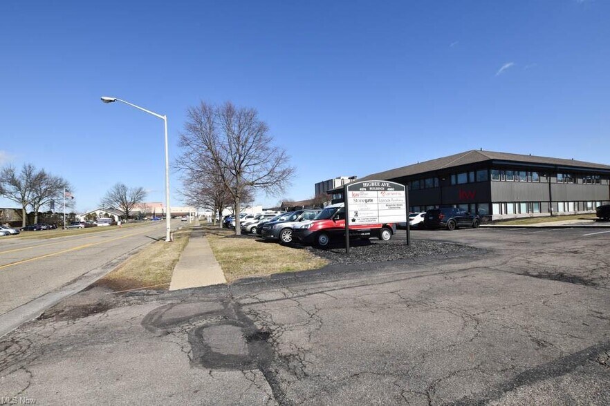 More Photos Of 4974 Higbee Ave NW, Canton Office For Lease