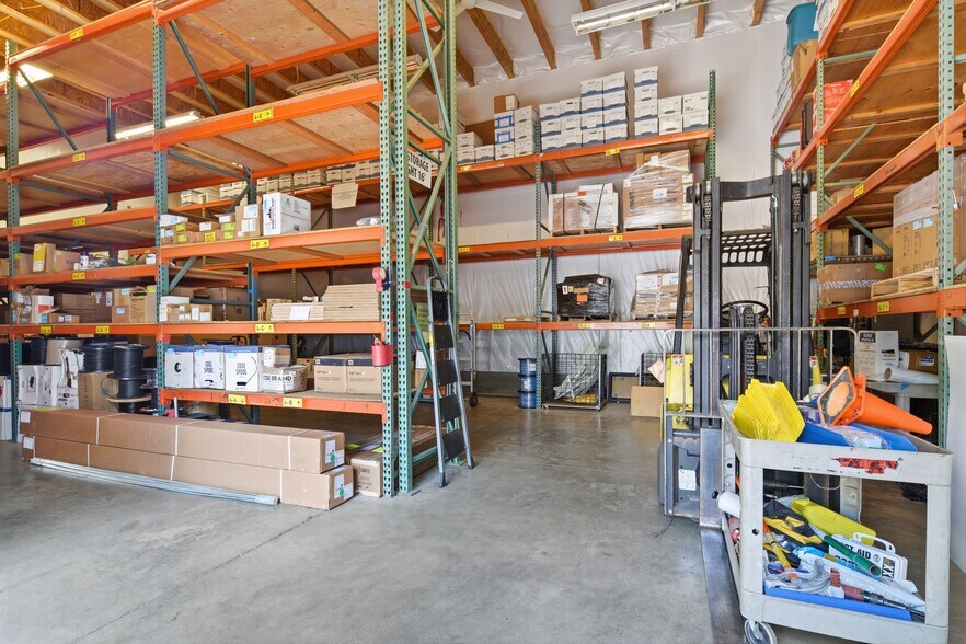 More Photos Of 2450 NW Eleven Mile Ave, Gresham Distribution For Sale