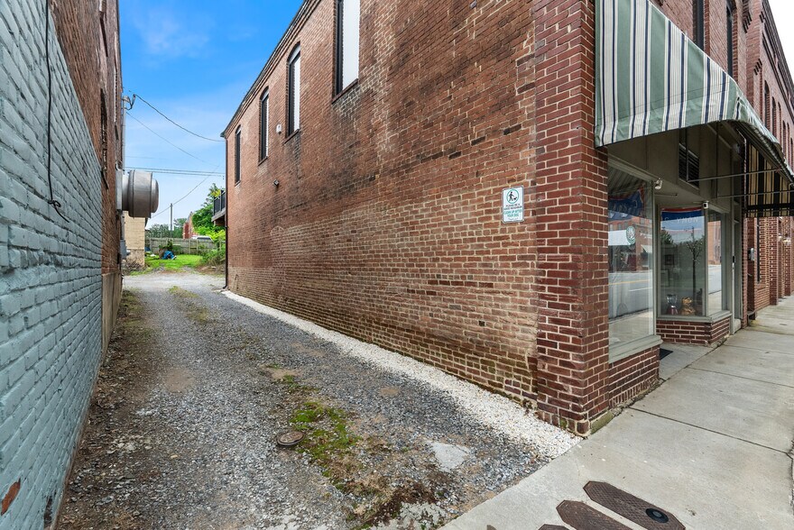 More Photos Of 215 W 3rd St, Farmville General Retail For Sale