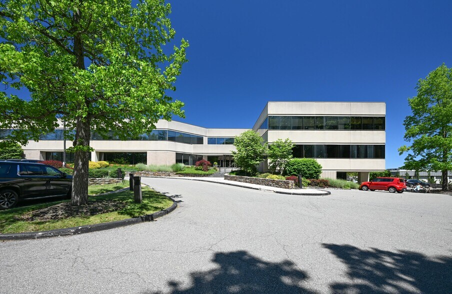 More Photos Of 90 Grove St, Ridgefield Medical For Lease