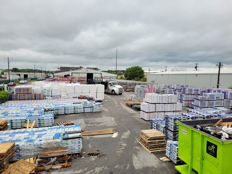 More Photos Of 1427 Howell St, North Kansas City Manufacturing For Lease
