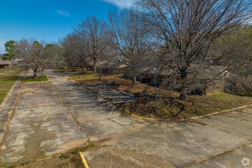 More Photos Of 100 W. Oak St., Webbers Falls Apartments For Sale