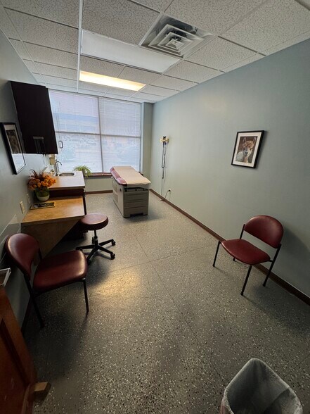 More Photos Of 1134 W North Ave, Milwaukee Medical For Sale