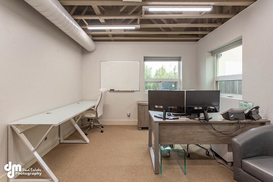 More Photos Of 8801-8811 Toloff St, Anchorage Office For Sale
