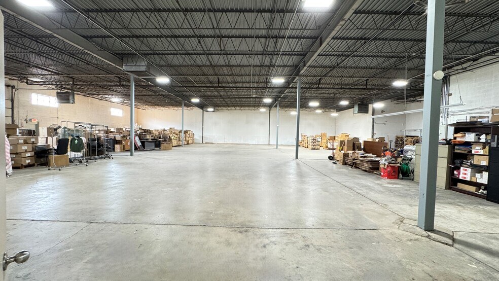 More Photos Of 65 Triangle Blvd, Carlstadt Warehouse For Lease