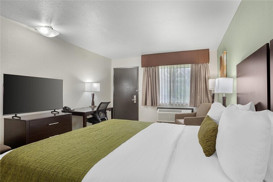 More Photos Of 972 Sutton Way, Grass Valley Hotel For Sale