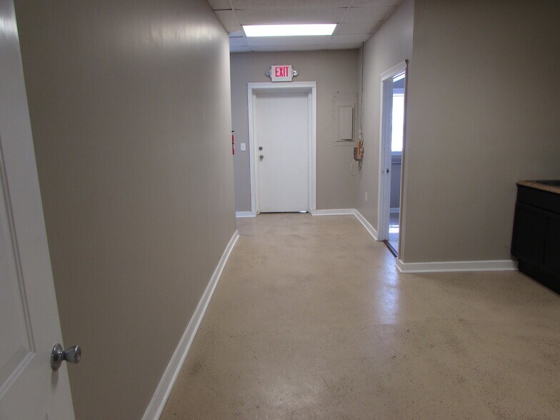 More Photos Of 1002 4th Ave SE, Decatur Office For Lease