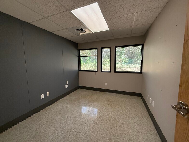 More Photos Of 3333 Capital Oaks Dr, Tallahassee Medical For Sale