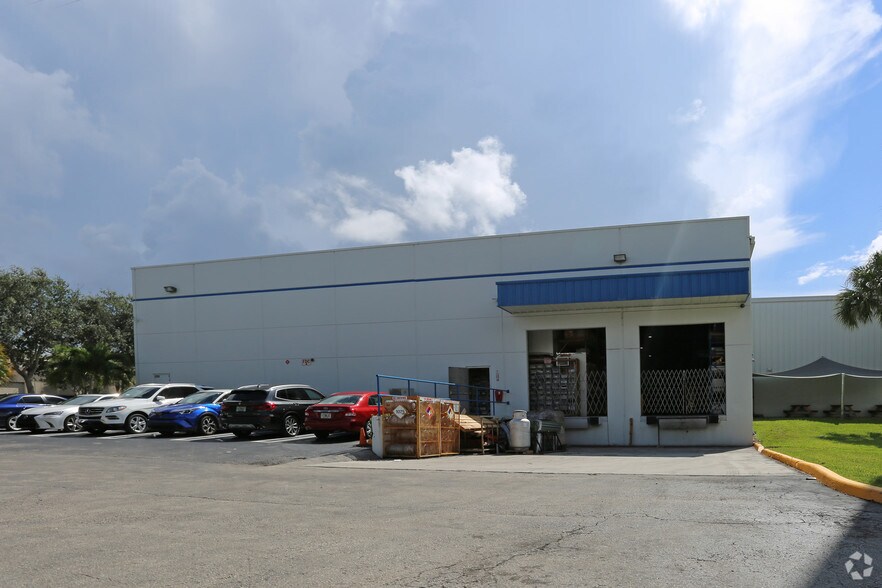 More Photos Of 2200 Corporate Dr, Boynton Beach Warehouse For Lease