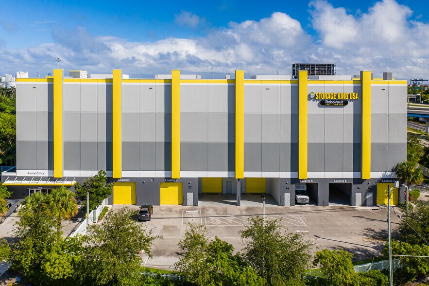 More Photos Of 3340 SE 6th Ave, Fort Lauderdale Self Storage For Lease