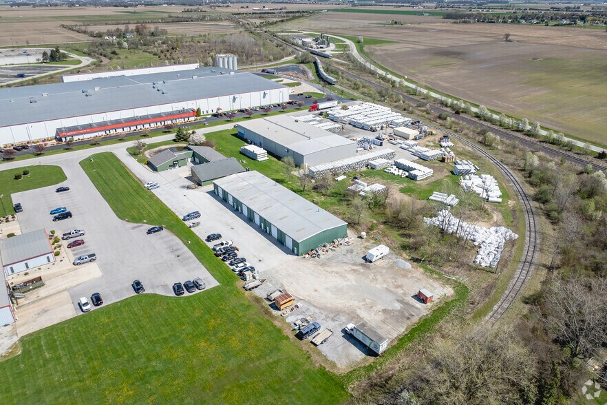More Photos Of 326 Industrial Pky, Bowling Green Light Manufacturing For Lease