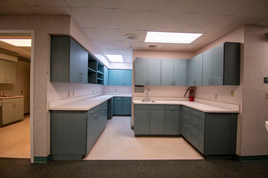 More Photos Of 2525 Harbor Blvd, Port Charlotte Medical For Sale